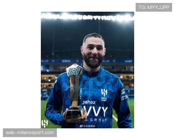 本泽马排除球员身份回归里昂，未来工作角色或可期